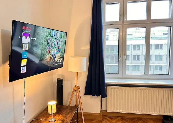 Апартаменти Bright & Cozy In Center 32